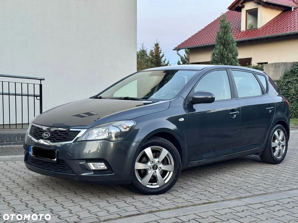 Kia Ceed 2010 photo 3