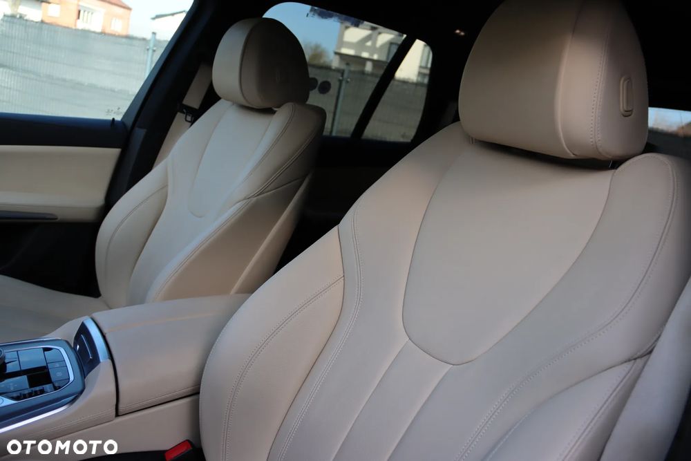 BMW X5 xDrive40i - 16