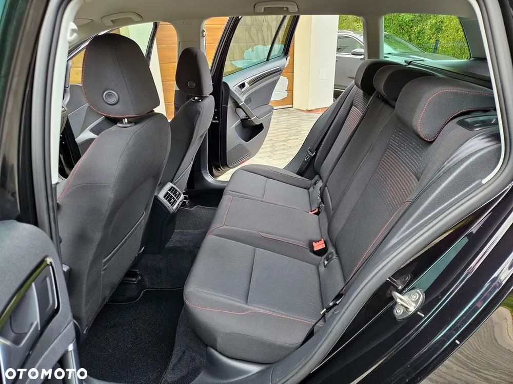 Volkswagen Golf - 22