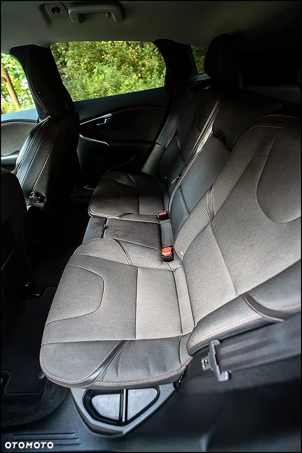 Volvo V40 Cross Country - 34