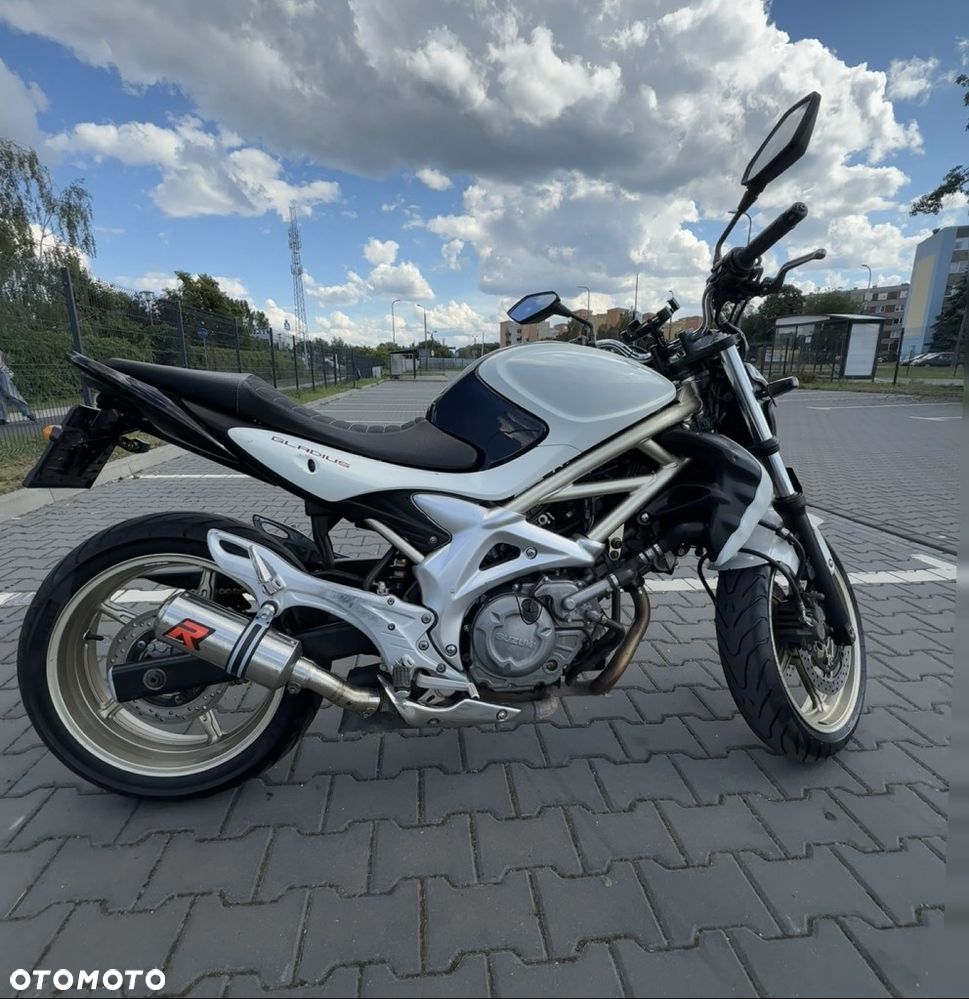 Suzuki Gladius - 6