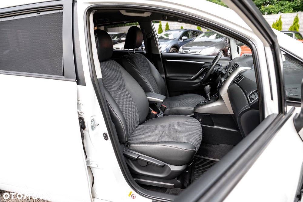 Toyota Verso 1.8 Sol 7os MS - 25