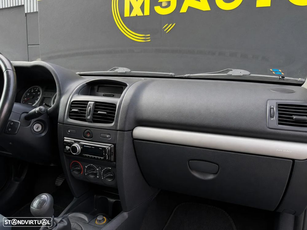 Renault Clio 1.2 16V Confort Privilège - 14