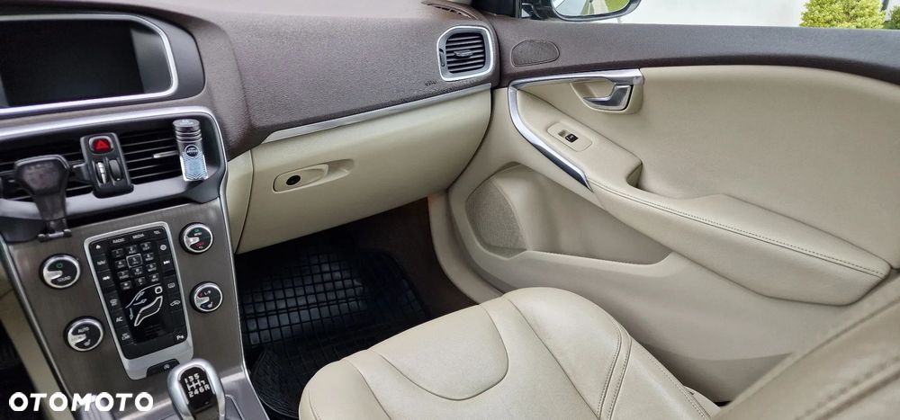 Volvo V40 D4 Summum - 13