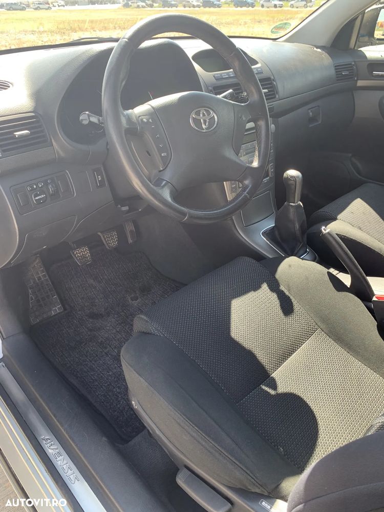 Toyota Avensis 2.0 VVT-i Sol - 21
