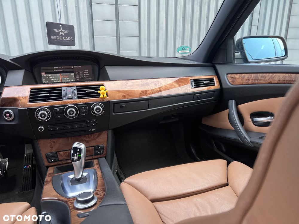 BMW Seria 5 525d - 14