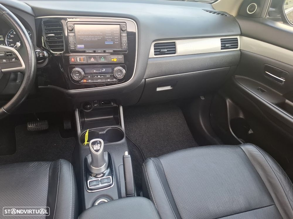 Mitsubishi Outlander - 10