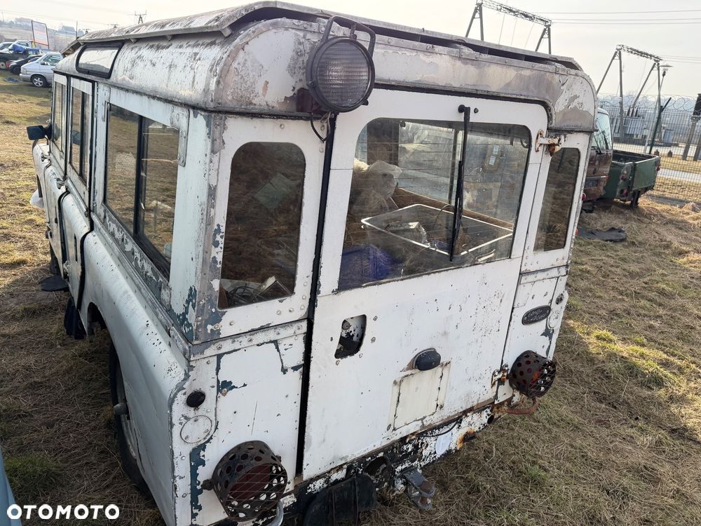 Land Rover Defender - 12