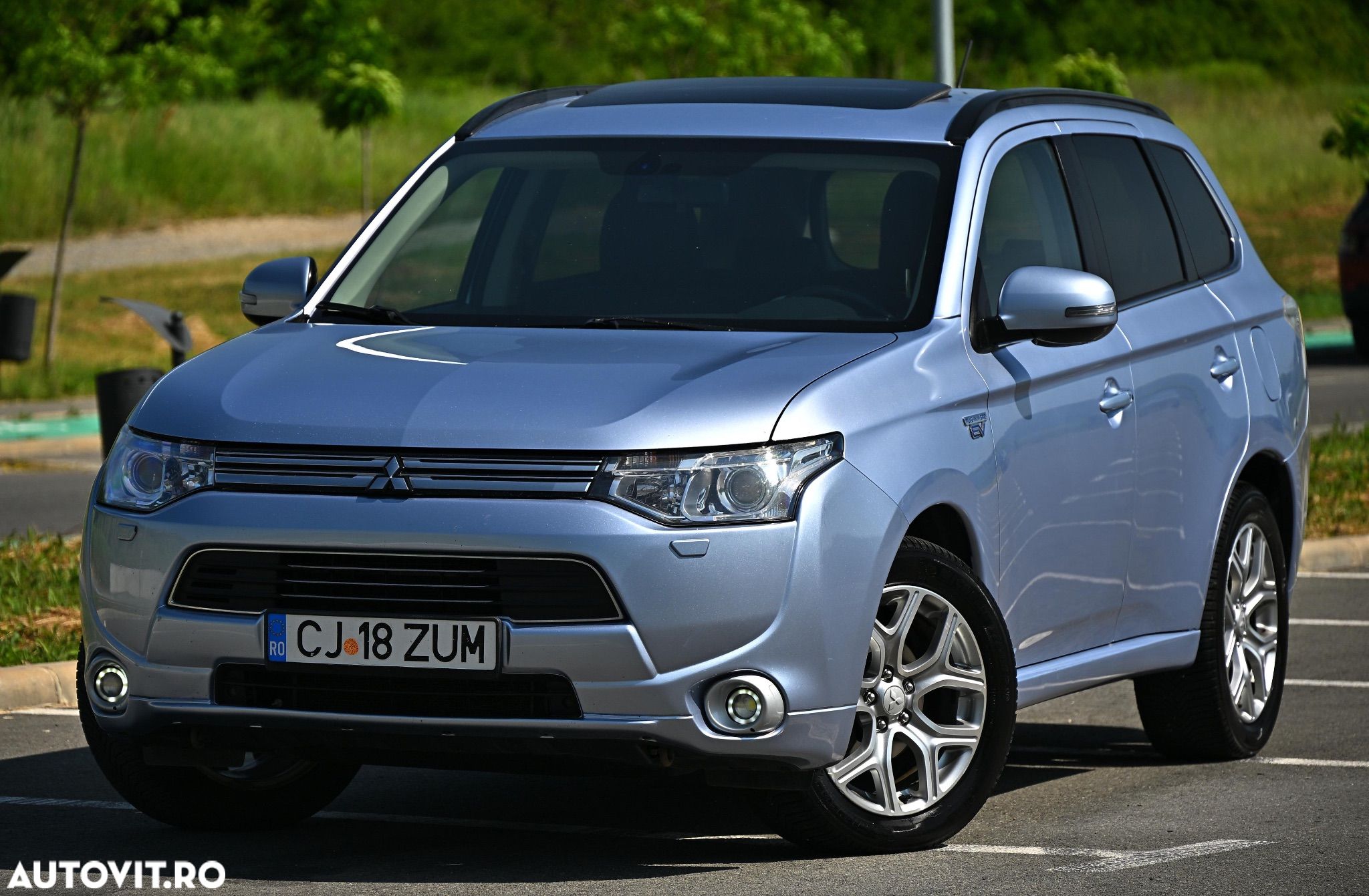 Mitsubishi Outlander 2.0 4WD Plug-In Hybrid - 1