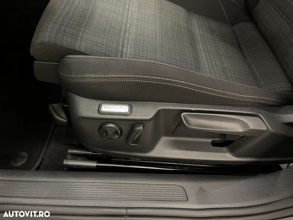Volkswagen Passat 2.0 TDI DSG Comfortline - 26