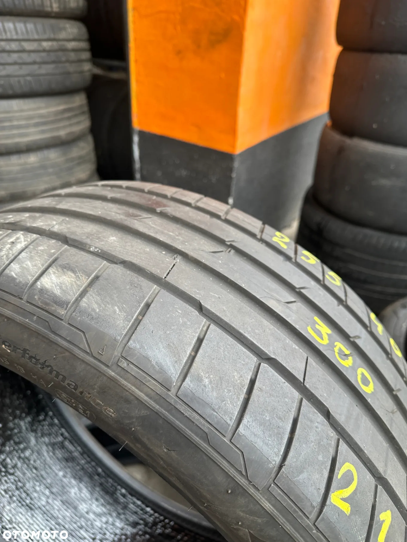 255/40x21 Hankook - 2