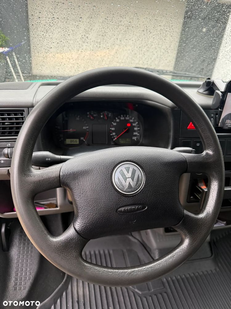 Volkswagen Caravelle - 14