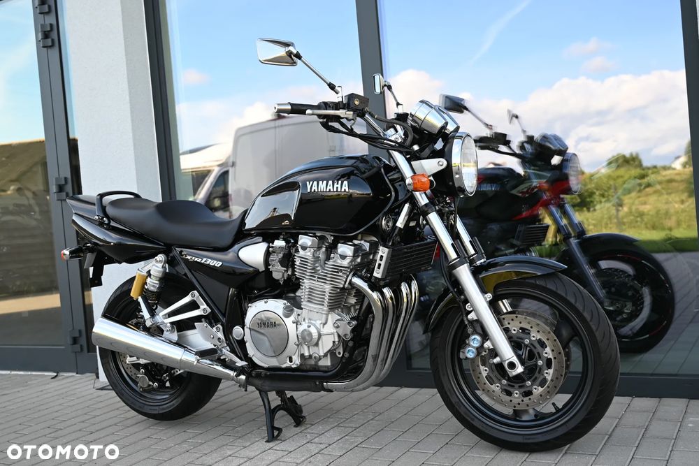 Yamaha XJR - 6
