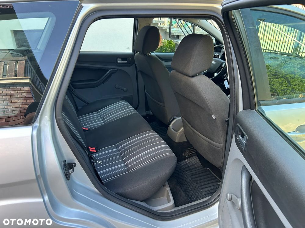 Ford Focus 1.6 Ghia - 9
