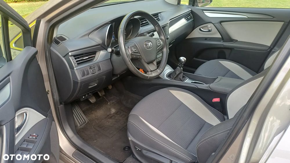 Toyota Avensis 1.8 Premium - 21