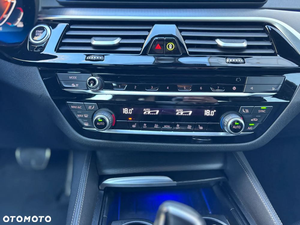 BMW Seria 5 520d xDrive M Sport Edition - 9
