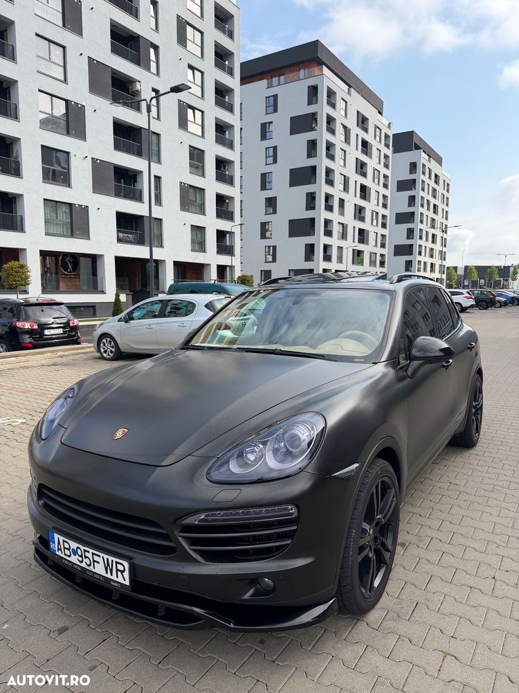 Porsche Cayenne - 1
