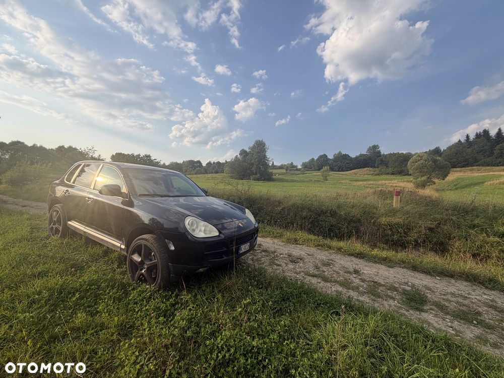 Porsche Cayenne - 1