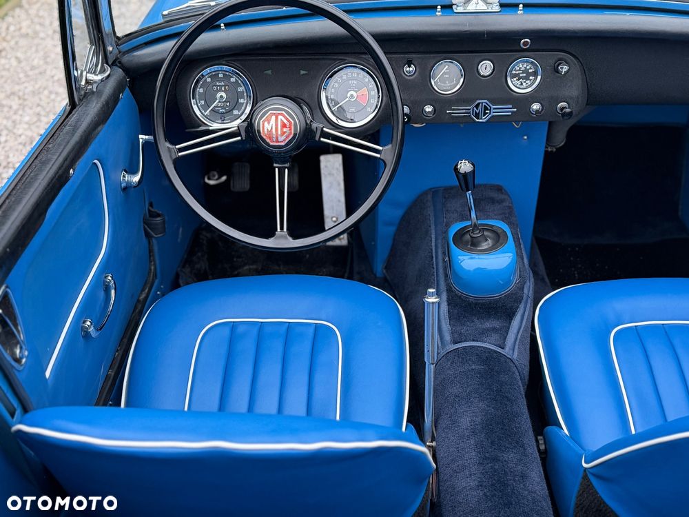 MG Midget - 13