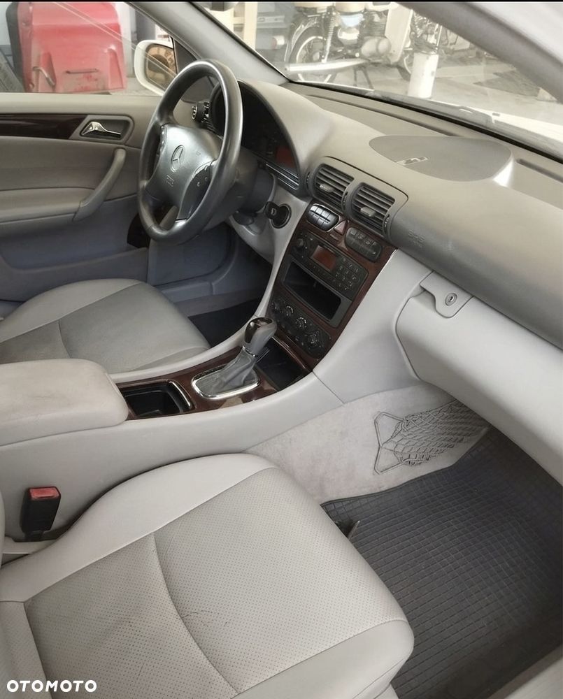 Mercedes-Benz Klasa C 240 Classic 4-Matic - 5