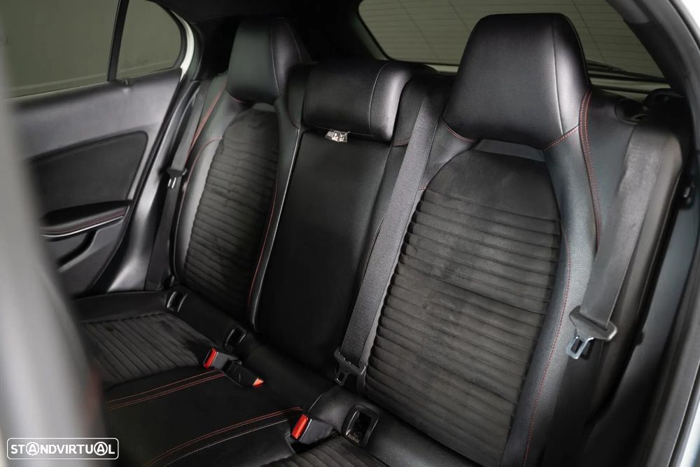 Mercedes-Benz GLA 200 - 42