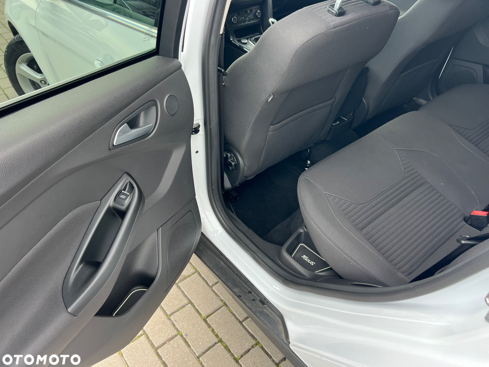 Ford Focus 1.0 EcoBoost Active Business - 17