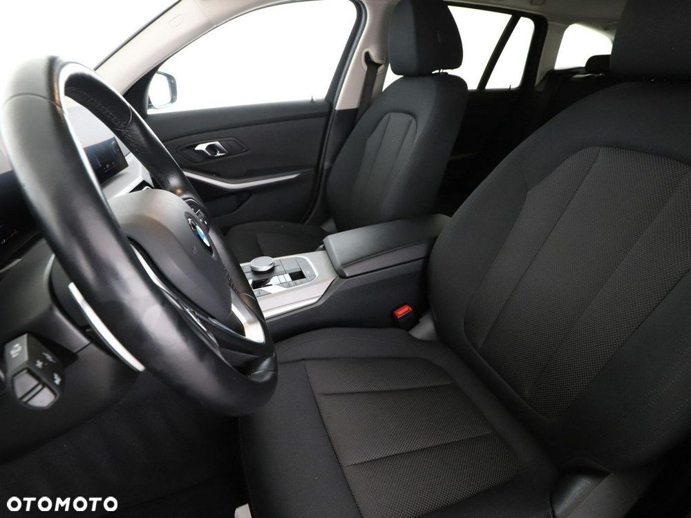 BMW Seria 3 318d - 13