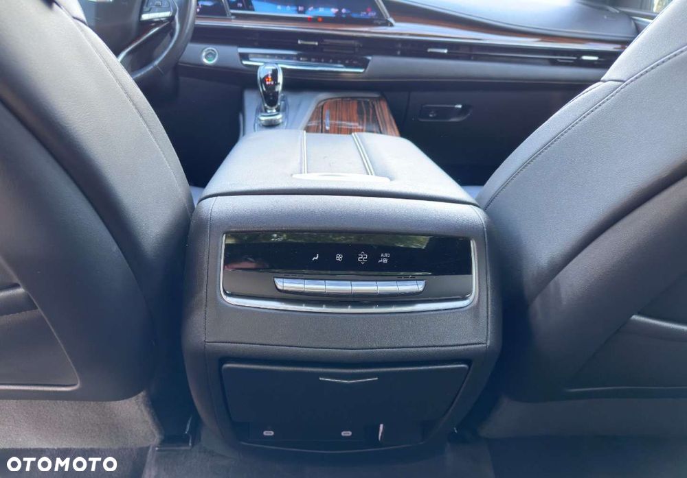 Cadillac Escalade - 16