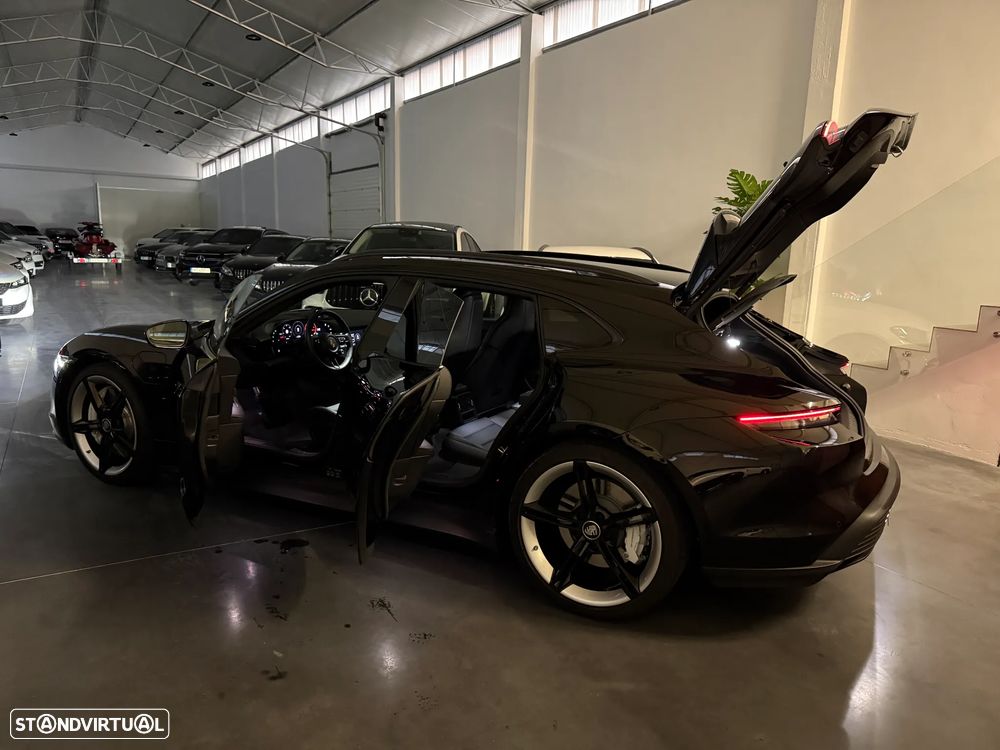 Porsche Taycan Sport Turismo Black Edition - 18