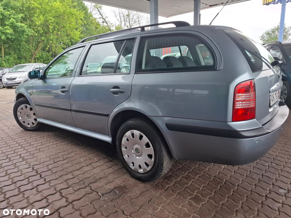 Skoda Octavia 1.6 Combi Ambiente - 17