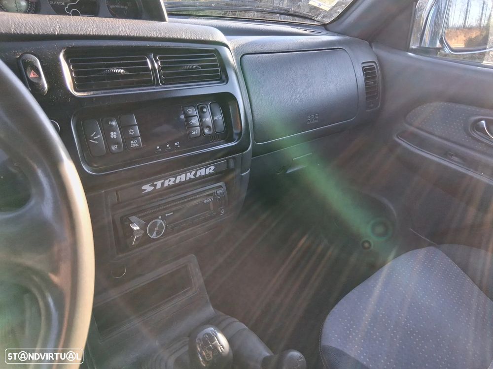 Mitsubishi L200 2.5 TD CD Strakar AC+ABS - 9