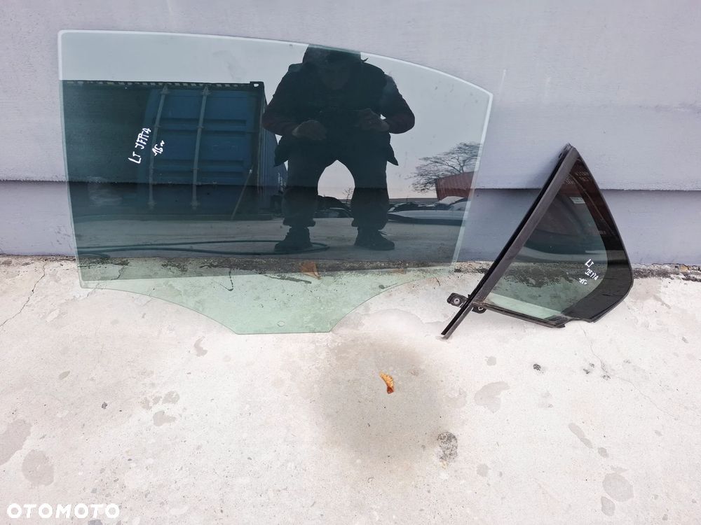 Szyba Boczna Drzwi Lewy Tył Tylna VW Jetta 5C6 Lift 2015r