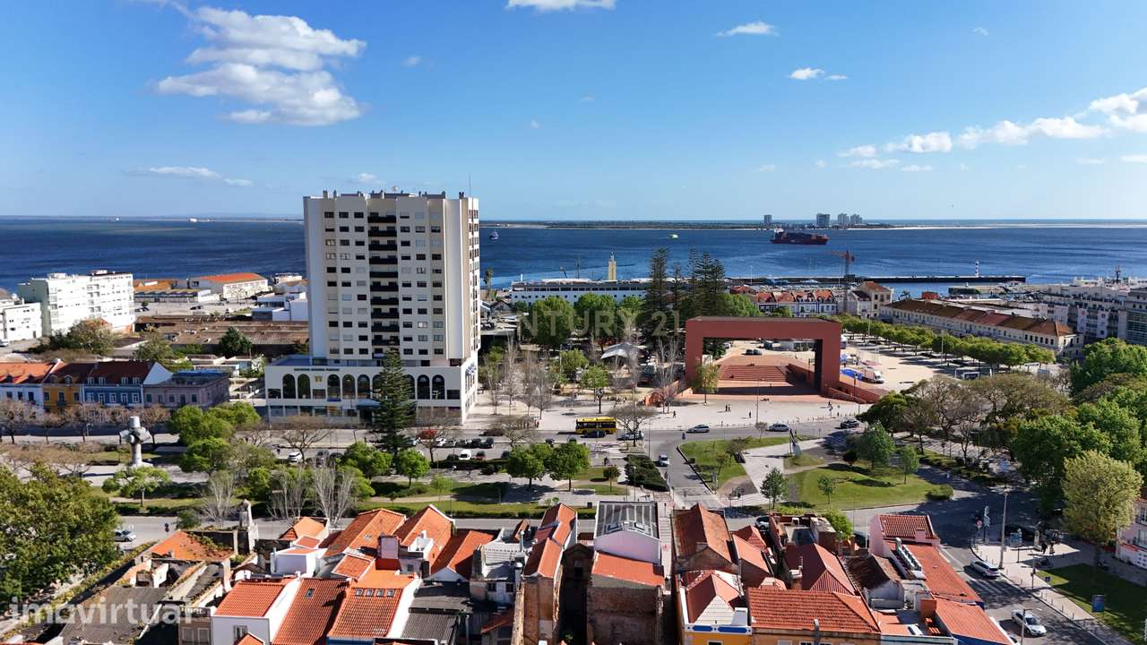 T3 na Baixa de Setúbal | Excelente Localização e Elevado Potencial - Grande imagem: 4/28