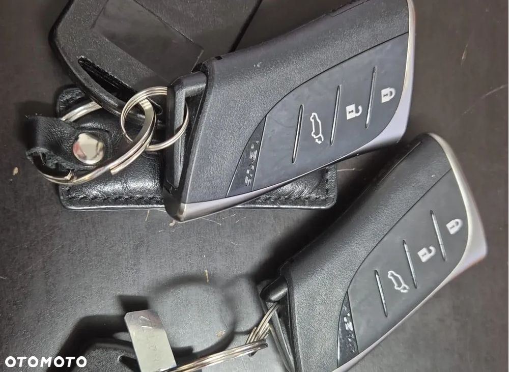 Lexus LBX 1.5 Hybrid Emotion AWD - 4