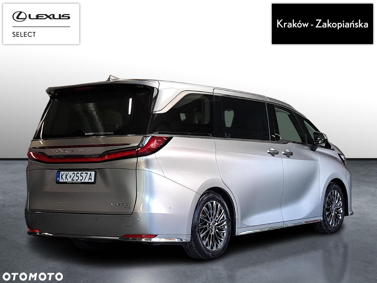 Lexus LM - 9