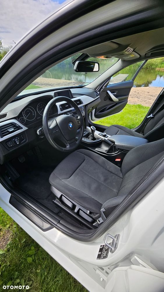 BMW Seria 3 318i - 11