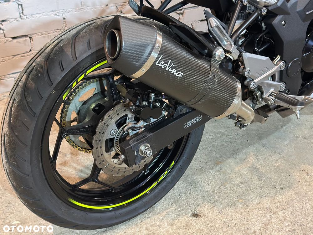 Kawasaki Ninja - 4