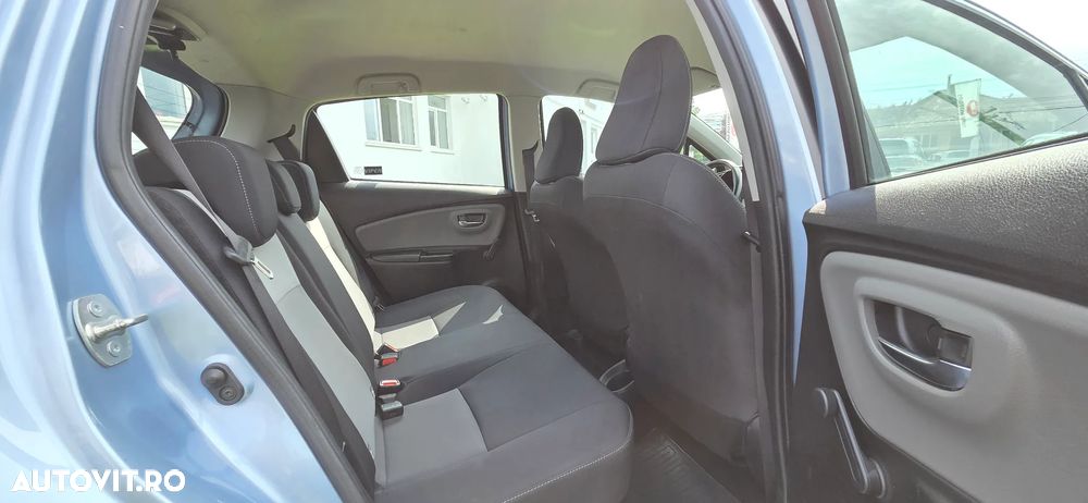 Toyota Yaris 1.5 VVT-i HSD Luna - 17