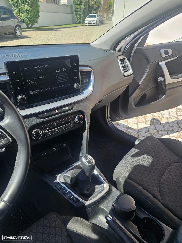 Kia Ceed SW 1.6 CRDi MHEV Dynamic - 9