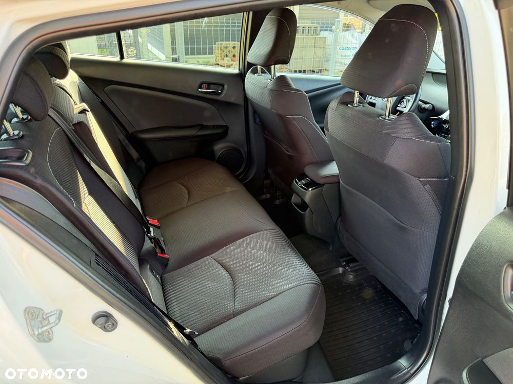 Toyota Prius (Hybrid) Life - 19