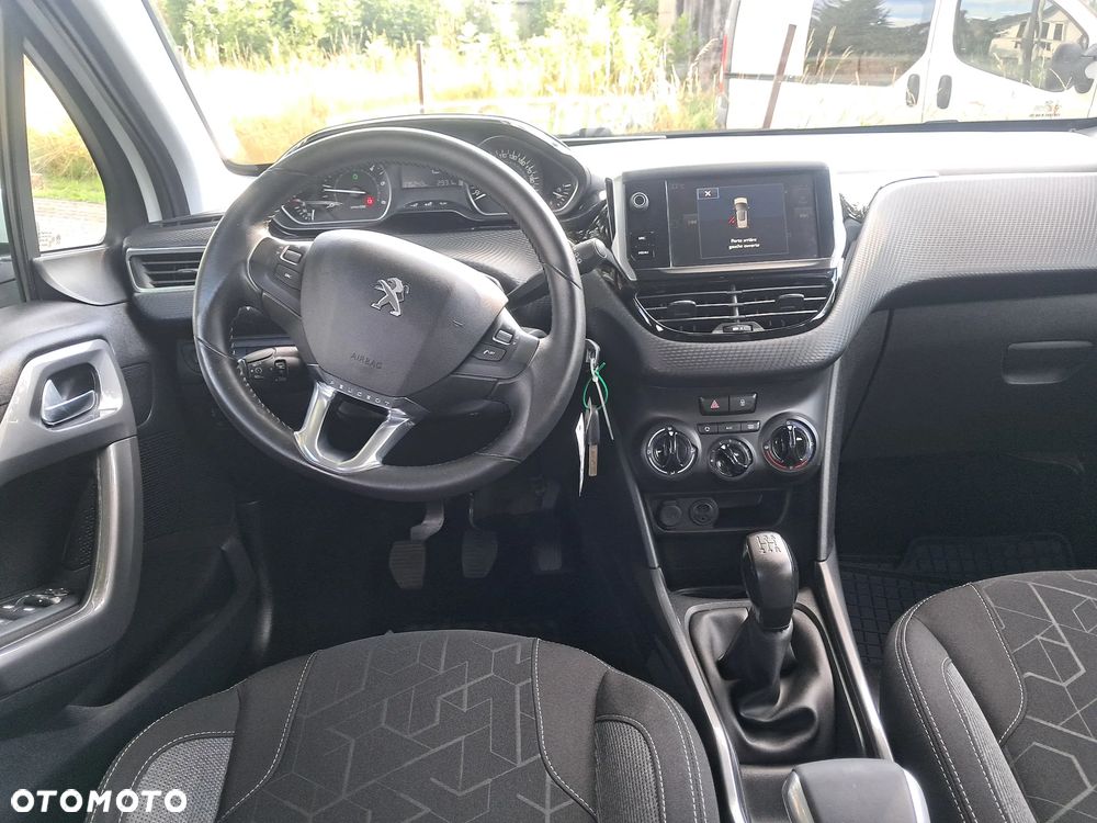 Peugeot 2008 1.6 e-HDi Allure S&S - 9