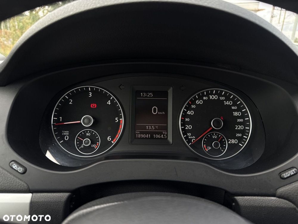 Volkswagen Jetta 1.6 TDI Trendline - 16