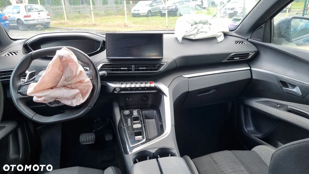 Peugeot 3008 1.6 PureTech HYbrid GT Line S&S EAT8 - 32