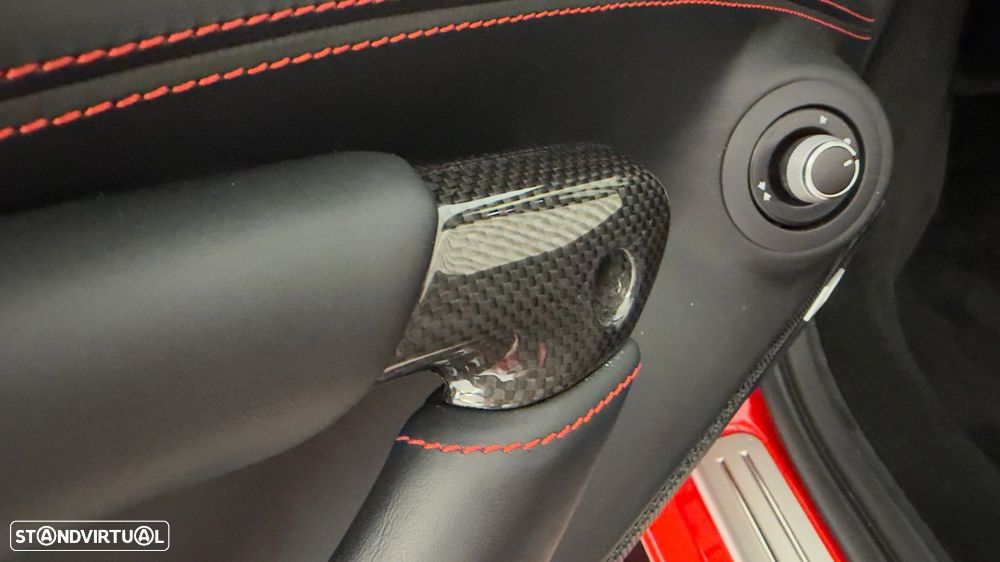 Ferrari F8 Tributo Spider - 32