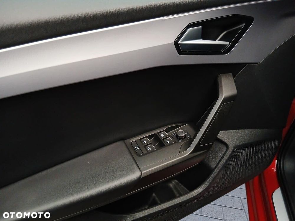 Seat Leon Sportstourer 1.5 eTSI FR DSG - 13