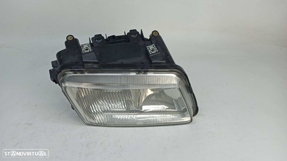 FAROL DIREITO AUDI A3 (8L) 1.6 AMBITION - 3