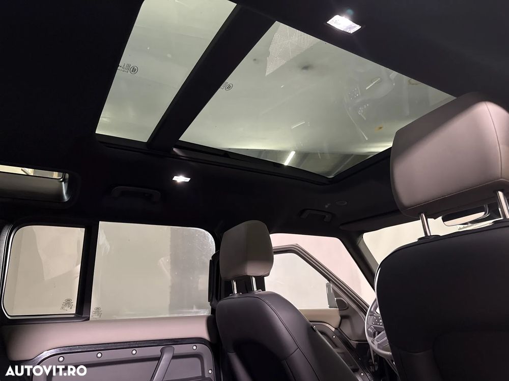 Land Rover Defender - 23