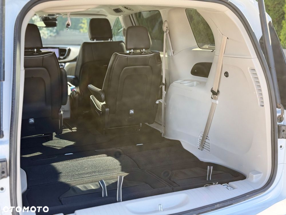 Chrysler Pacifica - 20