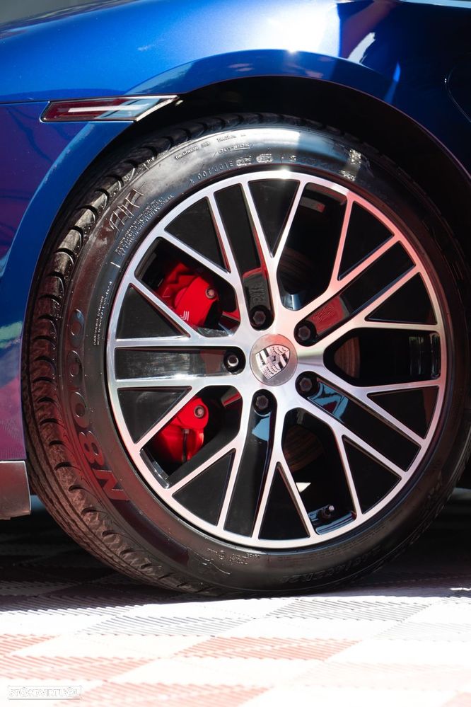 Porsche Taycan 4S - 17