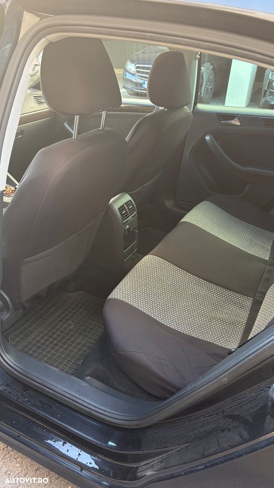 Volkswagen Jetta - 10